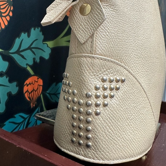 Yves Saint Laurent Vintage Studded “Y” Dome Satchel in Pebbled Beige Leather - Picture 4 of 10